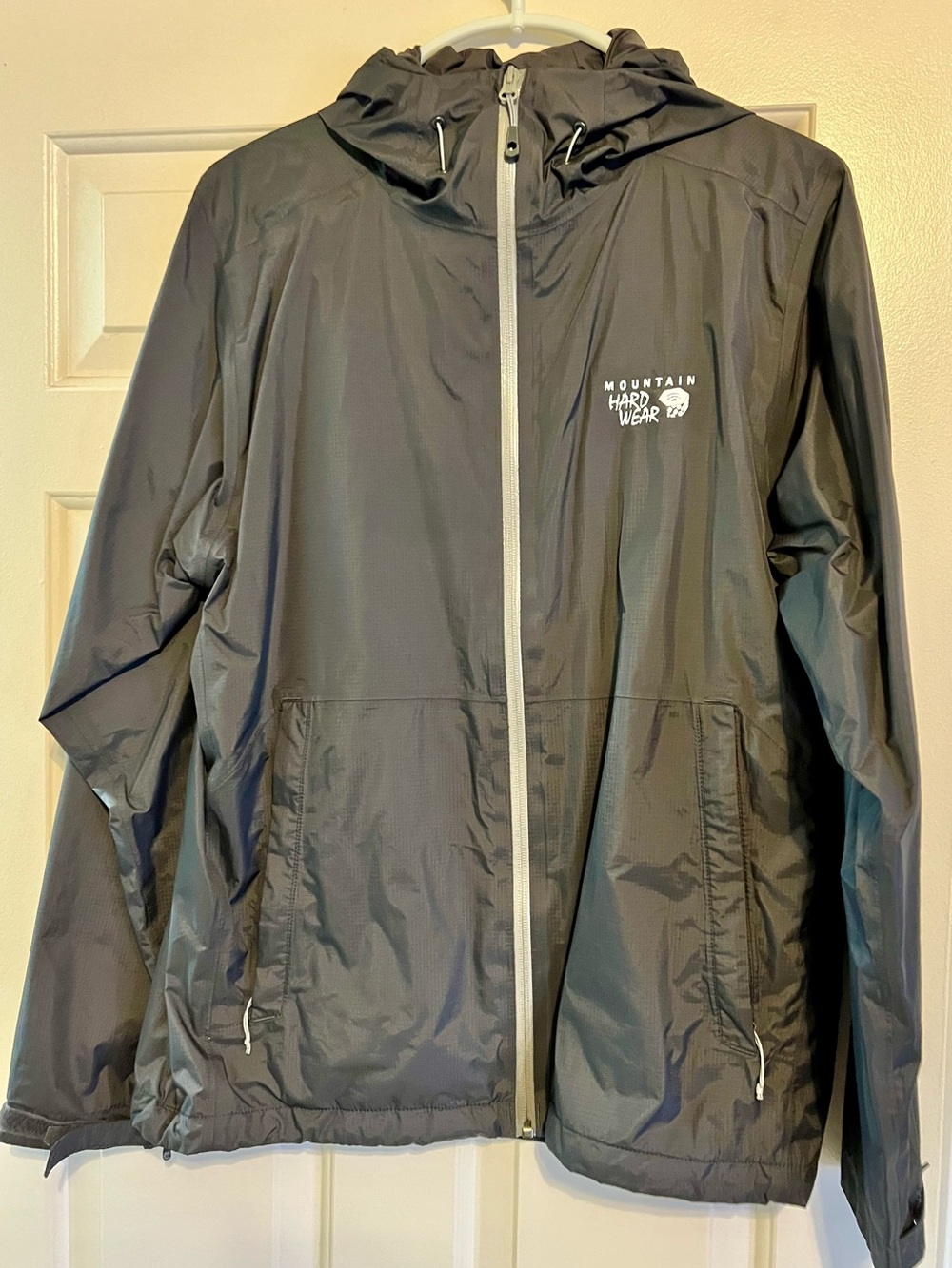 Mountain Hardware Men’s Lightweight Rain Jacket - Medium